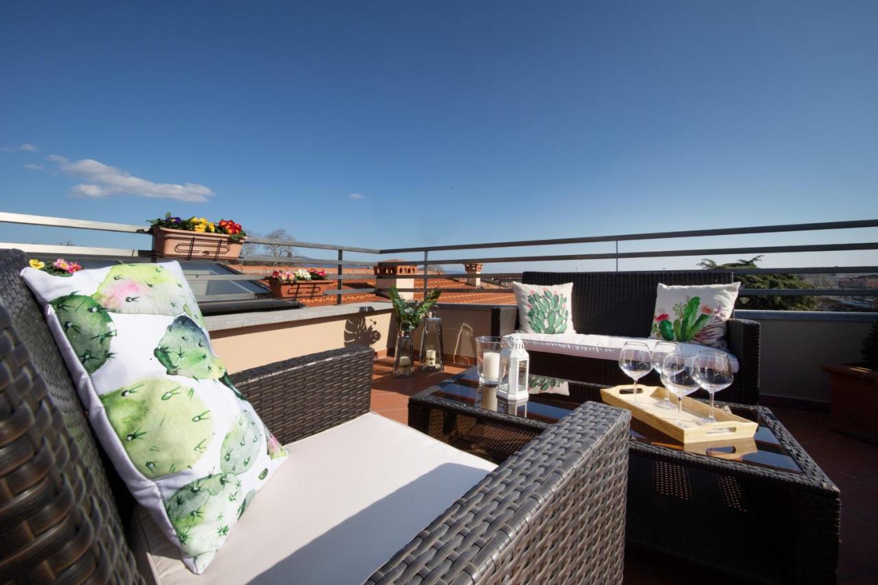 Rooftop Delight With Terrace Lucca Kültér fotó